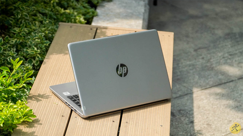 top-5-laptop-danh-cho-hoc-sinh-sinh-vien-tu-hang-dell-asus-13-800x450-1 Thiết kế bên ngoài của laptop