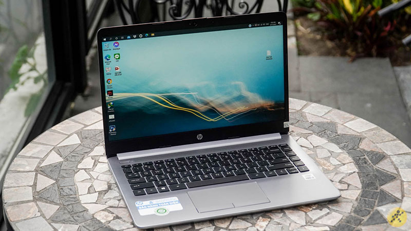 Laptop HP 240 G8 i3