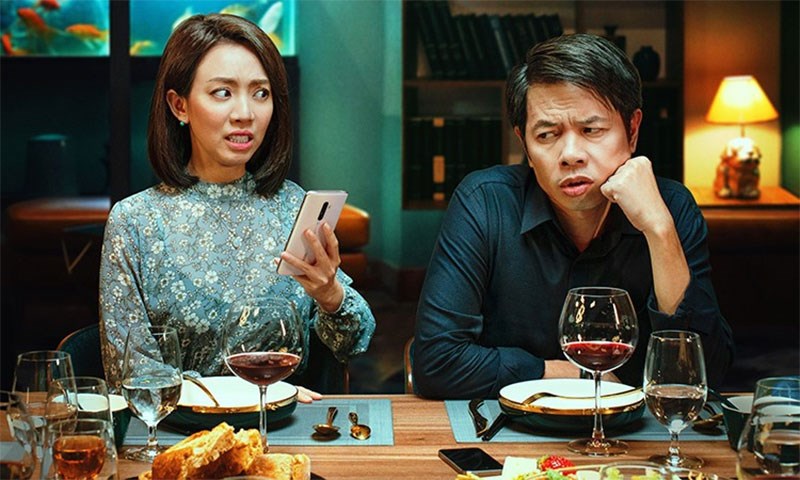 Vợ chồng Thu Bình (bên trái) và Bất Bình (bên phải) Vợ chồng Thu Bình (bên trái) và Bất Bình (bên phải)