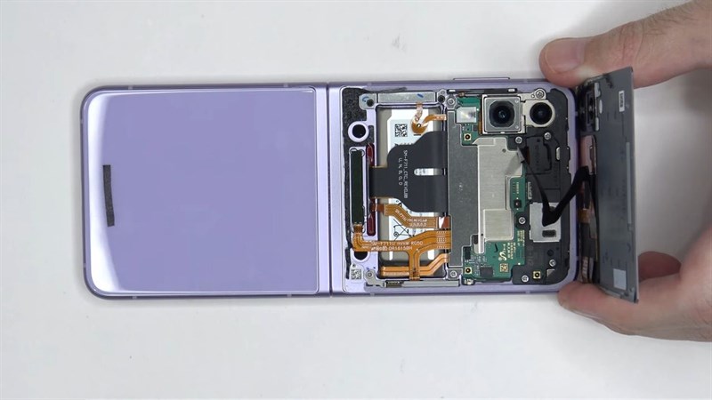 Tháo rời Galaxy Z Flip 3 Tháo rời Galaxy Z Flip 3