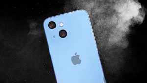 Ảnh trên tay iPhone 13: Bất ngờ trước cụm camera phẳng giống iPhone 4