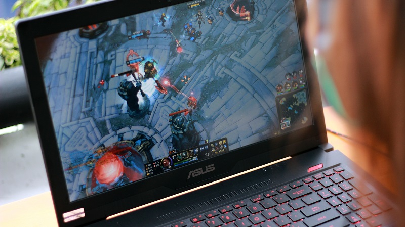 Lựa chọn laptop chơi Liên Minh Huyền Thoại