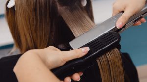 Máy tạo kiểu tóc chắc chắn là một đồ vật nên có trong tủ đồ của bất cứ người phụ nữ nào