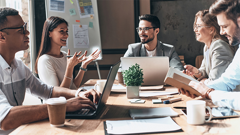 COO sẽ giám sát các hoạt động của công ty, báo cáo trực tiếp với CEO và thực hiện chiến lược do CEO đề xuất