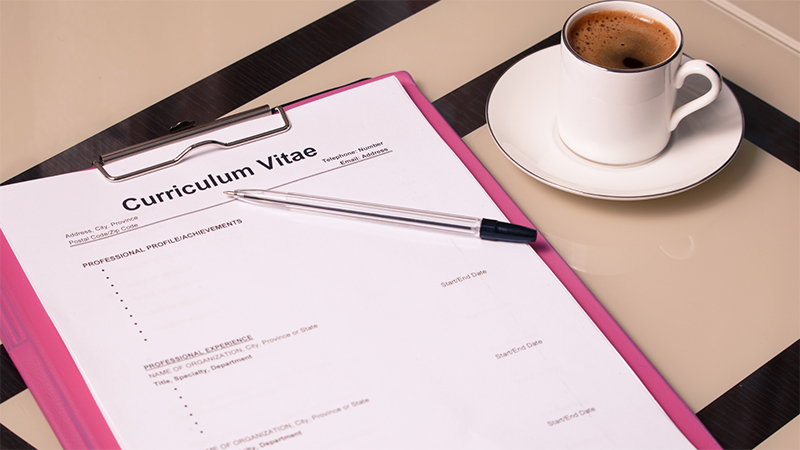 cv-la-gi-tai-sao-phai-viet-cv-cach-viet-cv-dung-chuan-moi18-800x450-1 Qualification và Designation là những bằng cấp, chứng chỉ và thông tin về chức vị, vị trí công việc trước