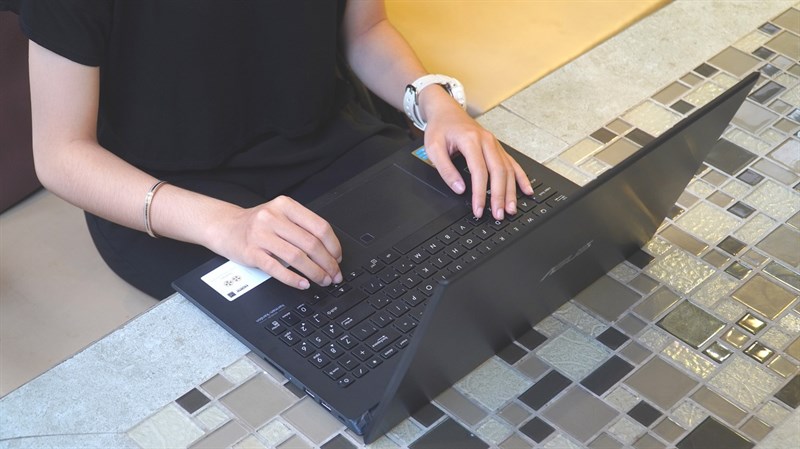 Học ngành kế toán, ngân hàng nên mua laptop gì? Học ngành kế toán, ngân hàng nên mua laptop gì?