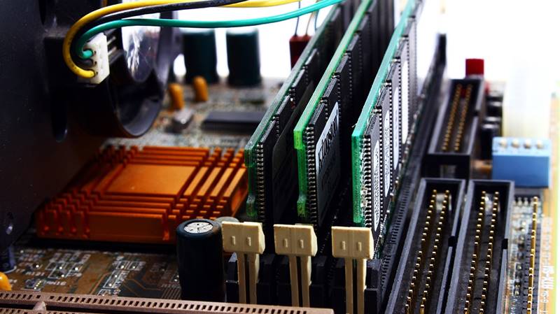 Bạn cần chọn RAM từ 8 GB trở lên