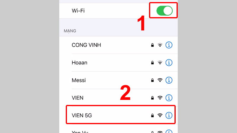 Gạt công tắc sang phải để bật WiFi và chọn điểm truy cập WiFi