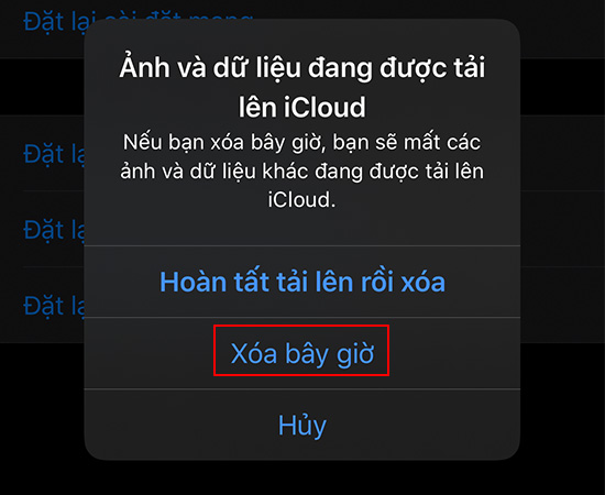 iphone-co-bi-nhiem-virus-khong-cach-diet-virus-don-gian-5 Chọn Xóa tất cả nội dung và cài đặt