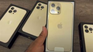 Mở hộp iPhone 13 Pro Max đầu tiên trên thế giới