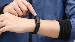 Loạt thiết bị đeo tay thông minh dưới 1 triệu đang giảm sốc ngon lành