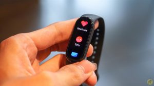 2 thiết bị đeo tay thông minh Xiaomi có tính năng đo Sp02 giảm sốc