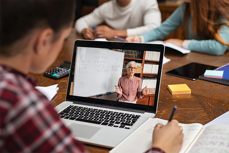 Bạn hoàn toàn có thể mua laptop gaming để học tập