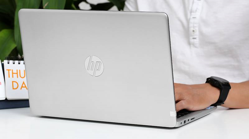 Laptop HP 348 G7 i3