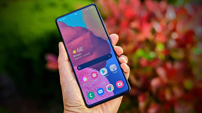 Samsung Galaxy A51 chỉ mỏng 7.9 mm cùng tấm nền Super AMOLED đem đến hình ảnh có chiều sâu và tươi sáng