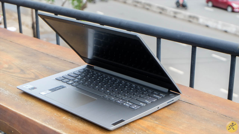 Thiết kế bên ngoài của laptop
