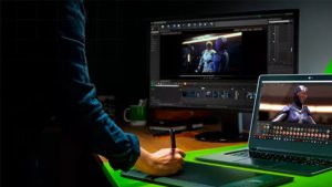 Thiết kế đồ họa trên laptop và bảng vẽ