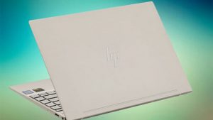 Một chiếc laptop trang bị vỏ kim loại