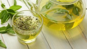 Trà xanh là một loại thức uống màu xanh trong có vị chát