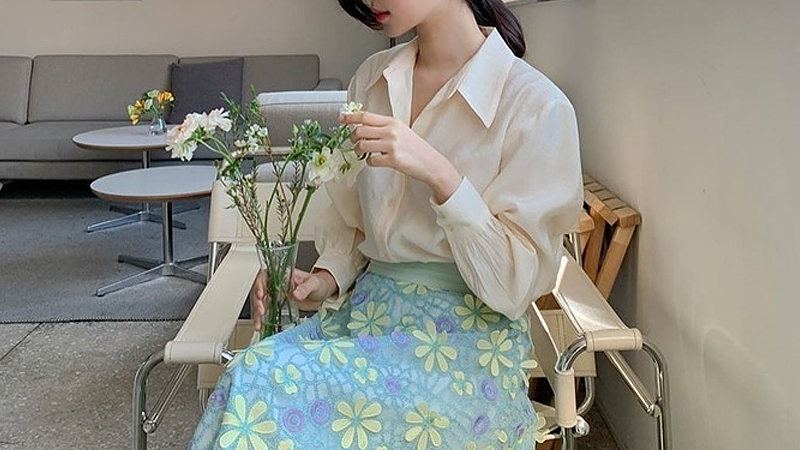 Cà phê là những cô gái ăn mặc lịch sự, có nét tri thức