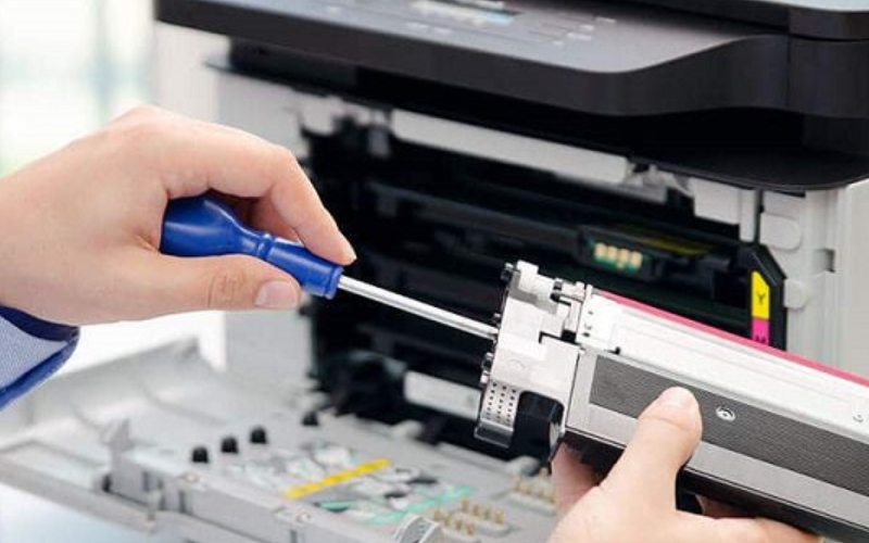 Máy in không kéo giấy thường do lỗi đặt giấy