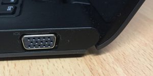 Cổng VGA là thiết bị xuất đồ họa dưới dạng video thành từng dãy ra màn hình