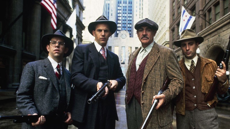Oscar Wallace, Eliot Ness, Jimmy Malone và George Stone (từ trái qua) Oscar Wallace, Eliot Ness, Jimmy Malone và George Stone (từ trái qua)