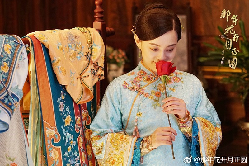 Năm ấy hoa nở trăng vừa tròn Năm ấy hoa nở trăng vừa tròn