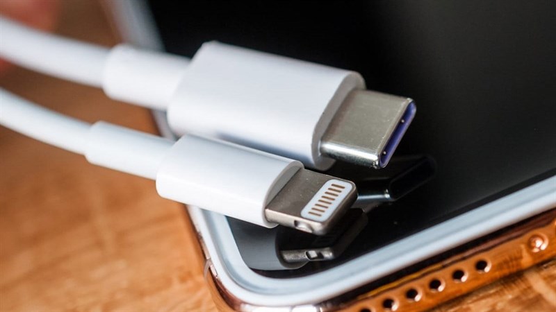 Xuất hiện chiếc iPhone đầu tiên dùng cổng USB-C, sạc pin mượt khỏi chê Xuất hiện chiếc iPhone đầu tiên dùng cổng USB-C, sạc pin mượt khỏi chê