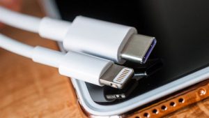 Xuất hiện chiếc iPhone đầu tiên dùng cổng USB-C, sạc pin mượt khỏi chê