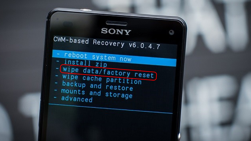 Ấn nút Nguồn để truy cập vào tính năng wipe data/factory reset