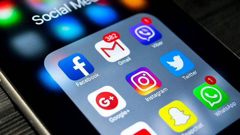 Bạn chỉ cần vuốt lên để tắt các ứng dụng Facebook và các ứng dụng khác trên iPhone