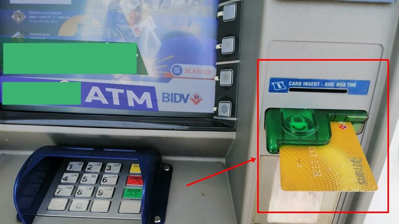 Cho thẻ vào khe Cho thẻ vào khe