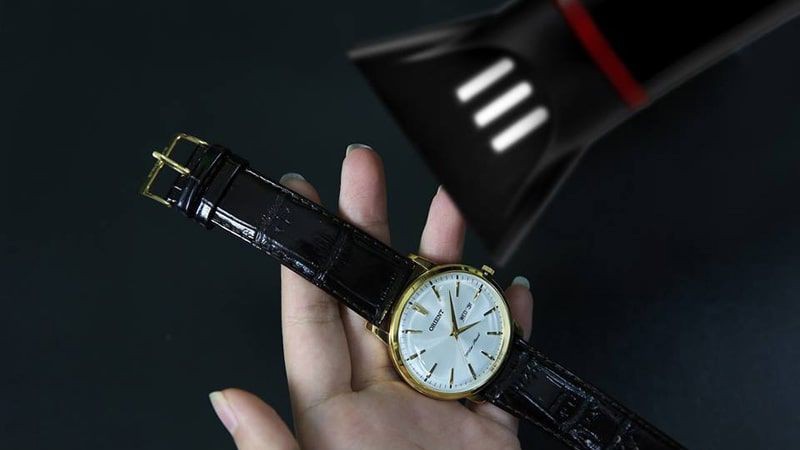 Sức nóng của máy sấy trong một thời gian dài có thể làm bốc hơi nước khỏi đồng hồ