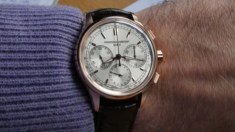 Đồng hồ Flyback Chronograph chủ yếu sử dụng nút bấm ở vị trí 4 giờ để thực hiện chức năng Chronograph