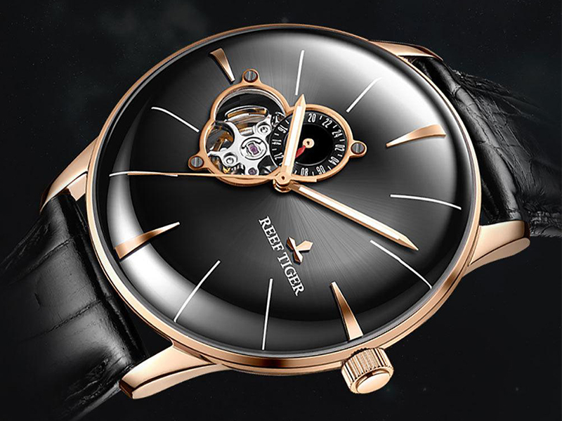 Độ chống nước của đồng hồ Reef Tiger thường là 5 ATM