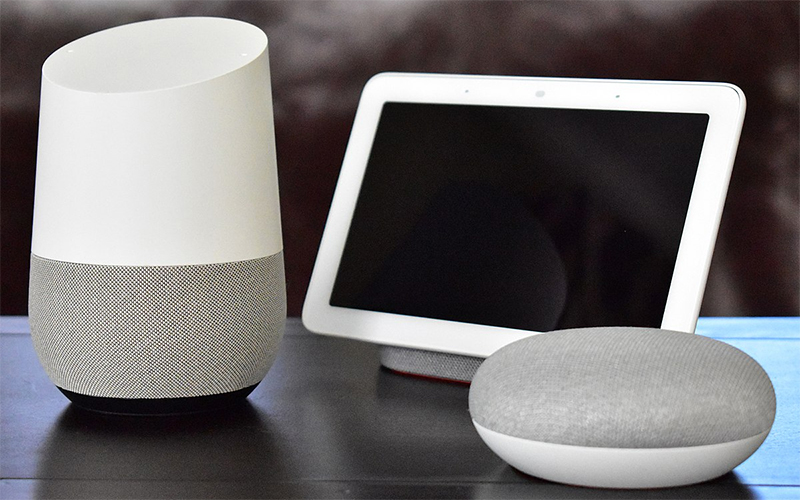 Google Home có thiết kế đơn giản nhưng không kém phần bắt mắt