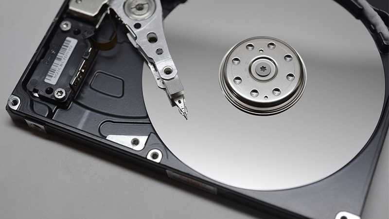 HDD (Hard Disk Drive) là ổ đĩa cứng truyền thống