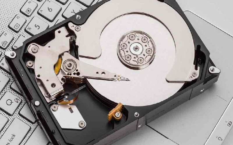 Hai mức tốc độ phổ biến trên HDD là 5400rpm và 7200rpm