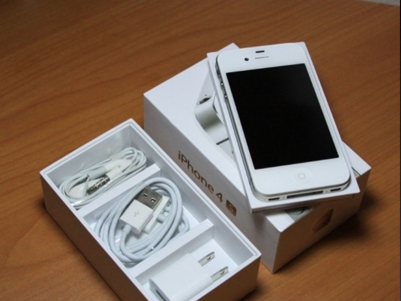 iphone-4s-nong-may-hao-pin-8-800x600-1 Sử dụng bộ sạc chính hãng khi mua điện thoại