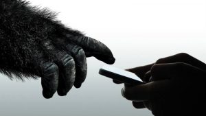 Kính cường lực Gorilla Glass đã có mặt từ năm 2005 và được cải tiến qua nhiều thế hệ