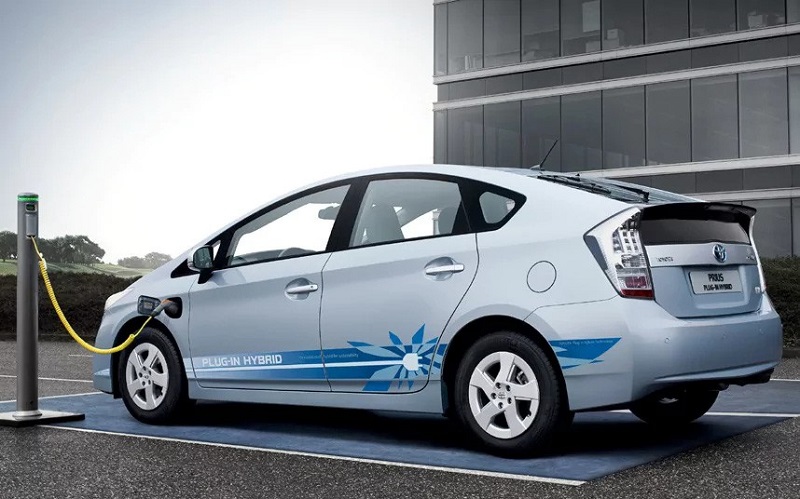 Mỗi chiếc xe Plug-in Hybrid đều được trang bị một bình ắc quy
