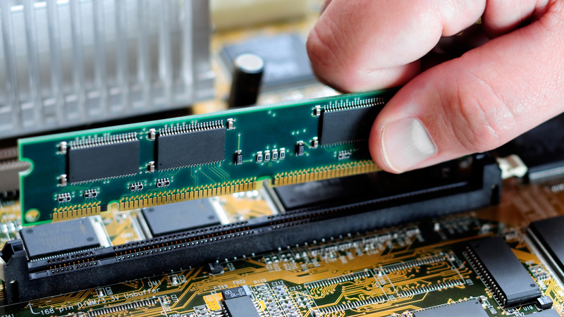 tai-sao-phai-ve-sinh-ram-bao-ve-laptop-chi-voi-va-image-03-800x450-1 Tháo thanh RAM ra khỏi máy