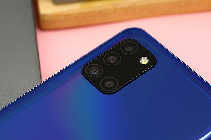Galaxy A31 gây ấn tượng mạnh với ngoại hình thời trang, cụm 4 camera đa chức năng