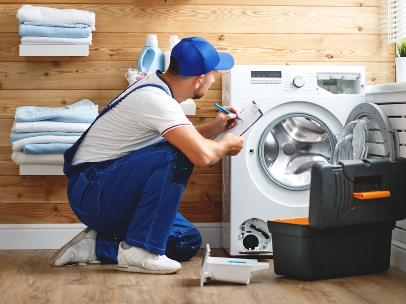 Nếu máy giặt bị hỏng nghiêm trọng, bạn cần sự trợ giúp từ thợ chuyên nghiệp