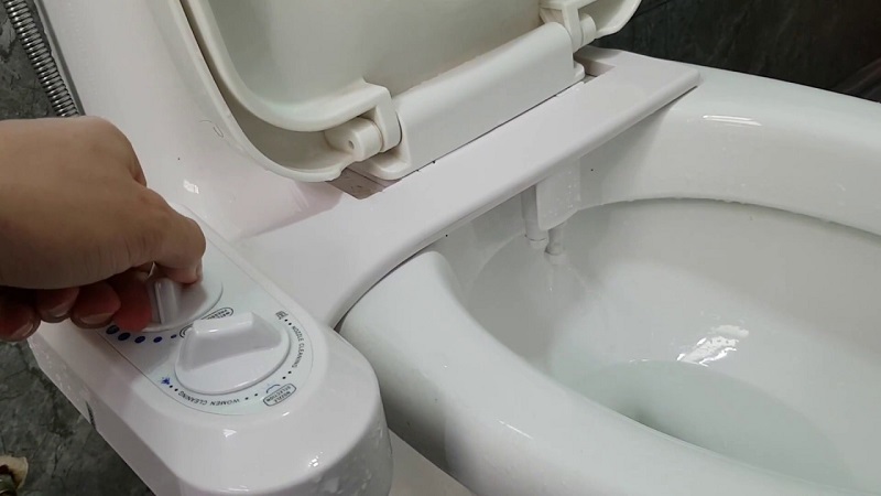 Vòi rửa vệ sinh thông minh có phần núm xoay giúp điều chỉnh nhiều chế độ